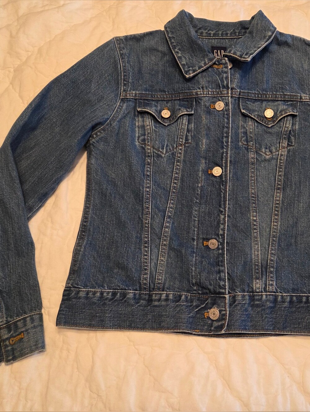 Vintage Y2K Gap Classic Denim Trucker Jacket Medium - Medium Wash 100% Cotton